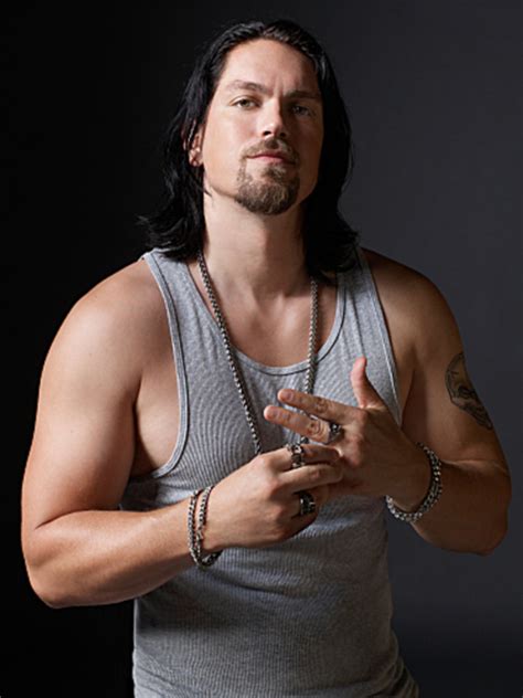 14 Hot Photos of Steve Howey